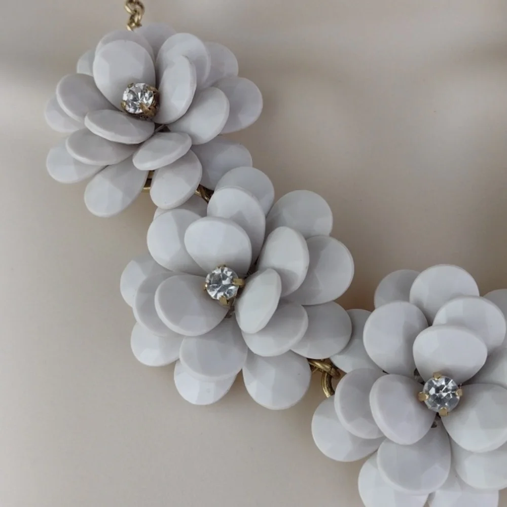 J. Crew 5 Cream Flowers With Rhinestone Pistils Statement Necklace